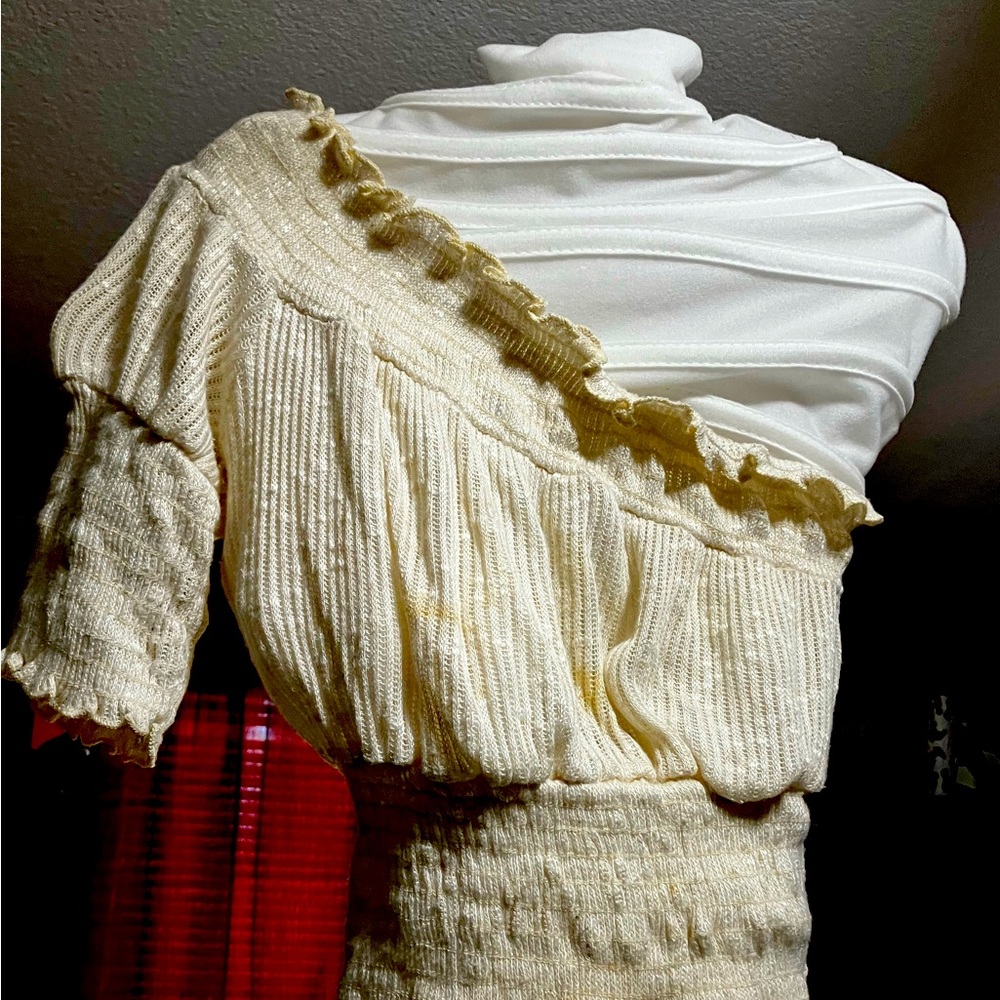 One sleeved iff shoulder top
